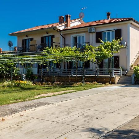 Apartments And Rooms Kod Keti Малинска Екстериор снимка