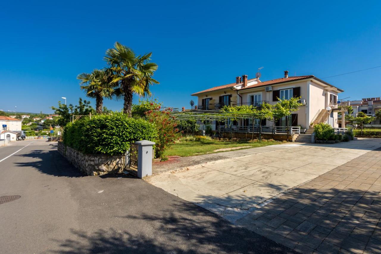 Apartments And Rooms Kod Keti Малинска Екстериор снимка