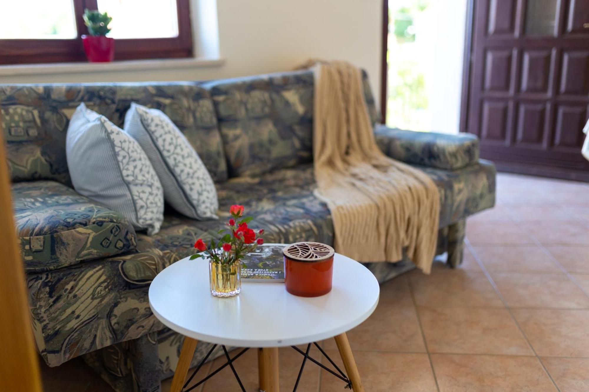 Apartments And Rooms Kod Keti Малинска Екстериор снимка