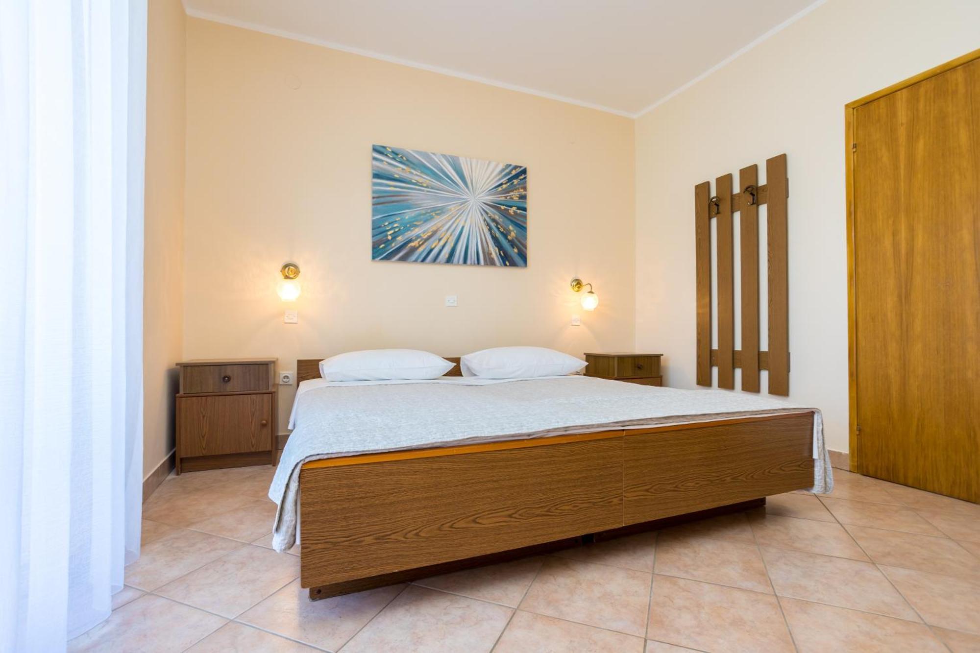 Apartments And Rooms Kod Keti Малинска Екстериор снимка