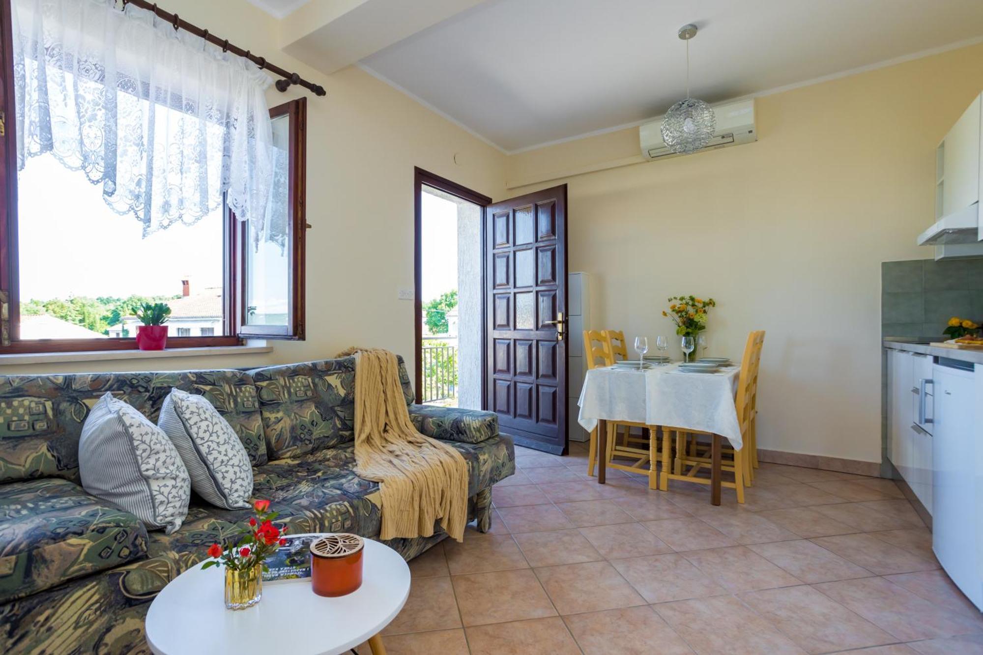 Apartments And Rooms Kod Keti Малинска Екстериор снимка