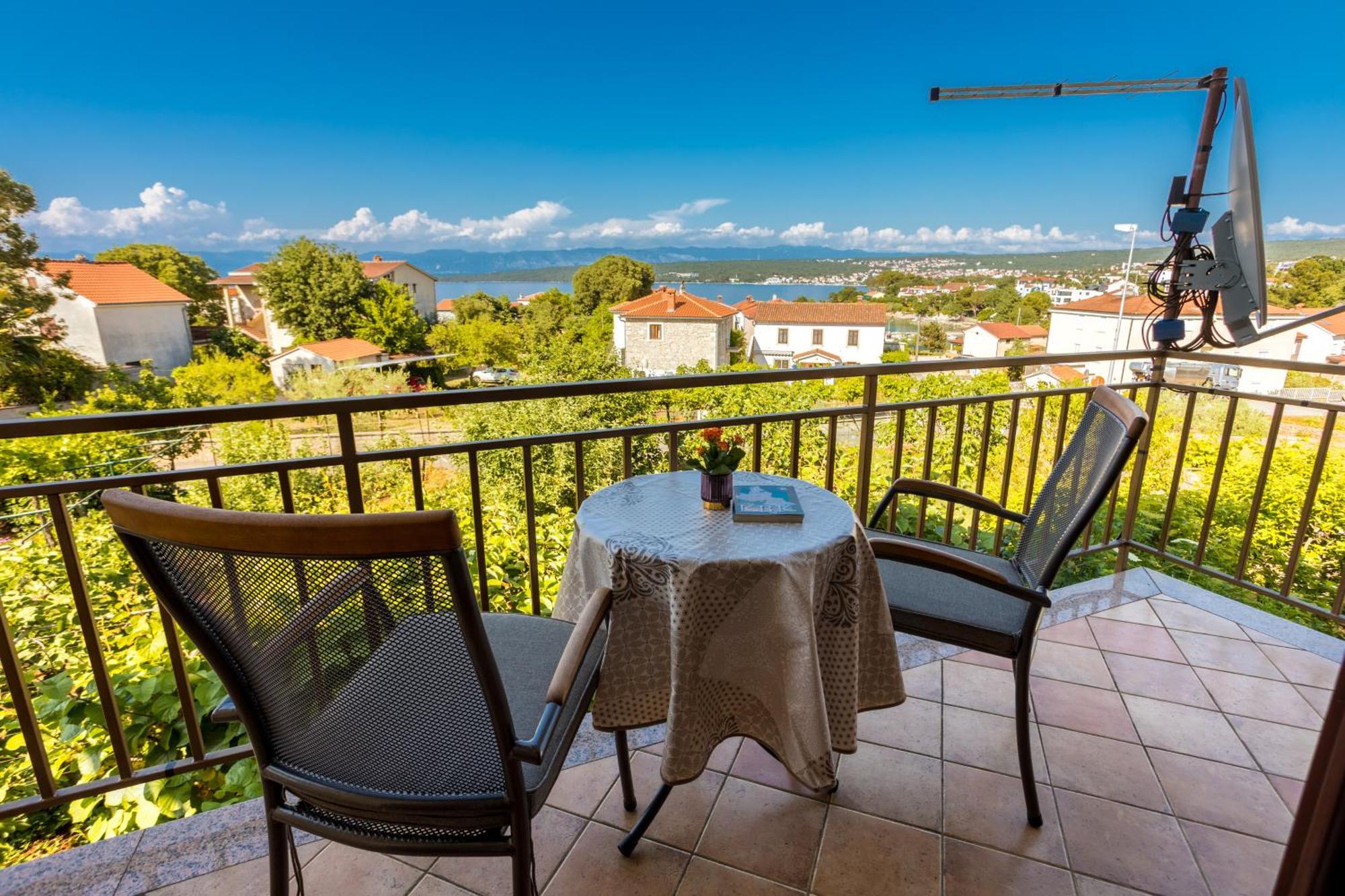 Apartments And Rooms Kod Keti Малинска Екстериор снимка