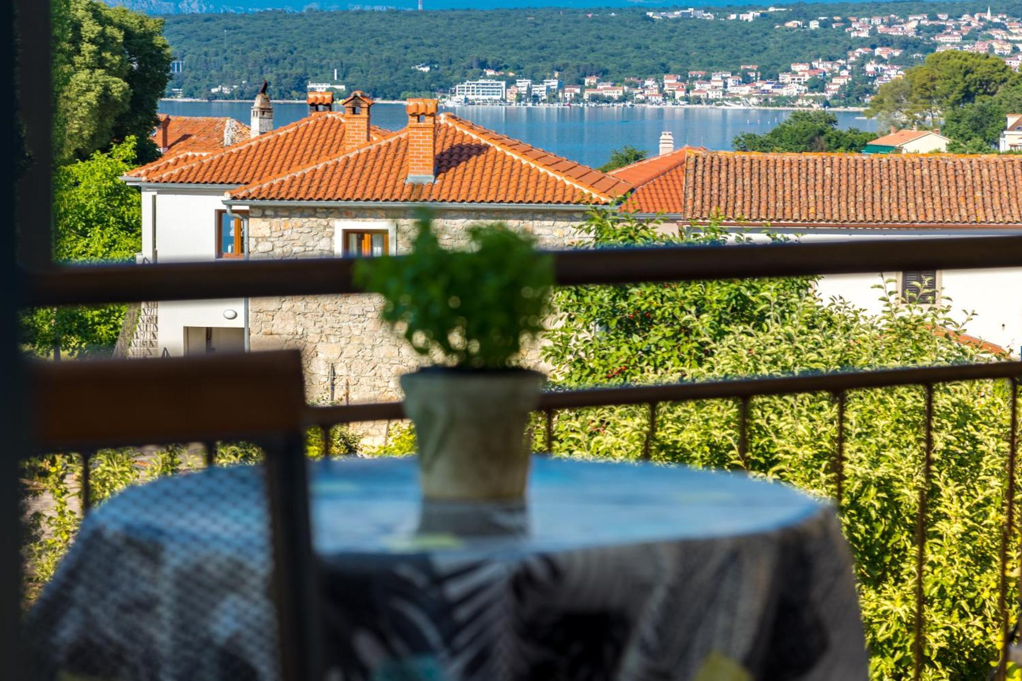 Apartments And Rooms Kod Keti Малинска Екстериор снимка