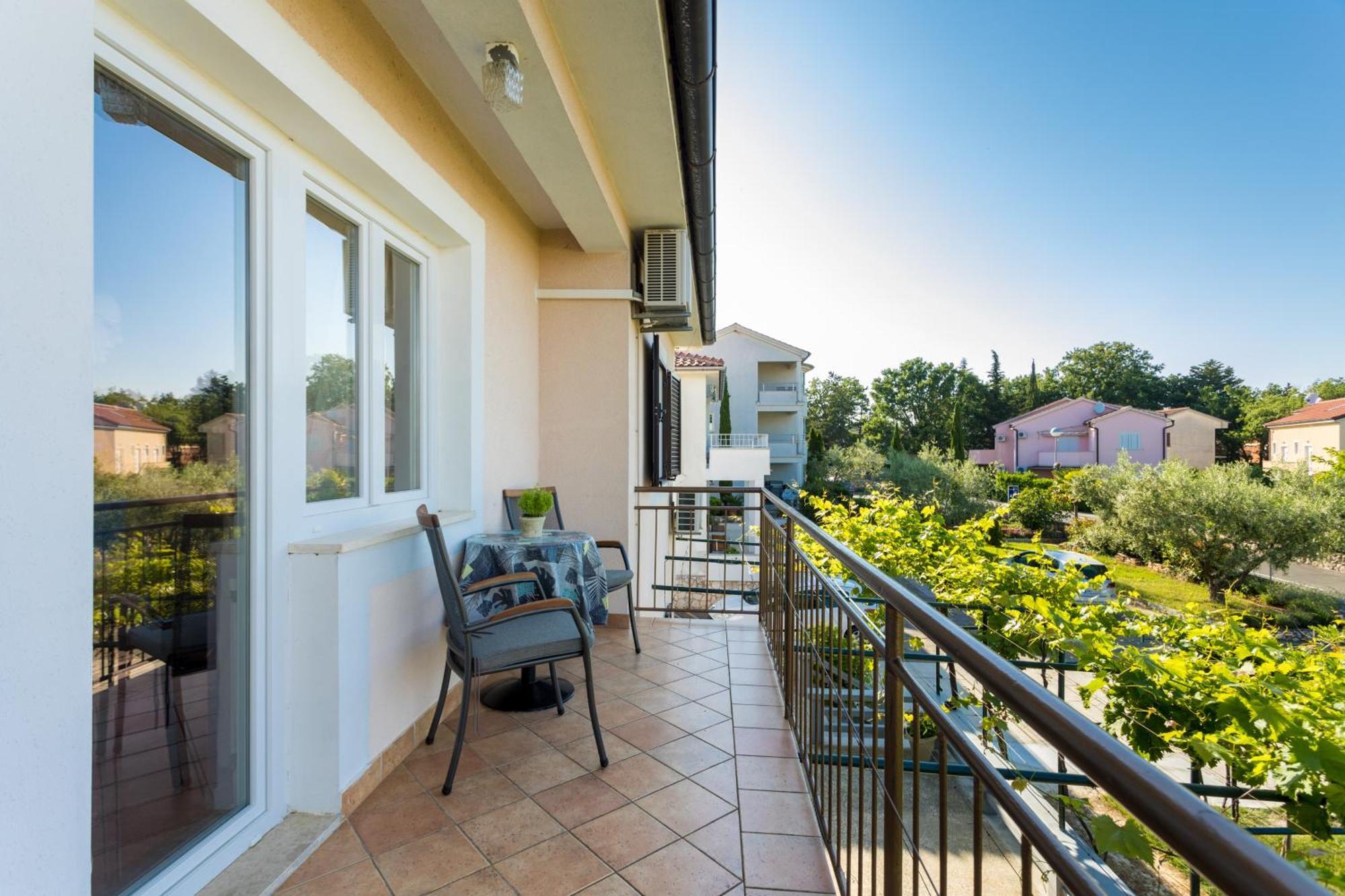 Apartments And Rooms Kod Keti Малинска Екстериор снимка