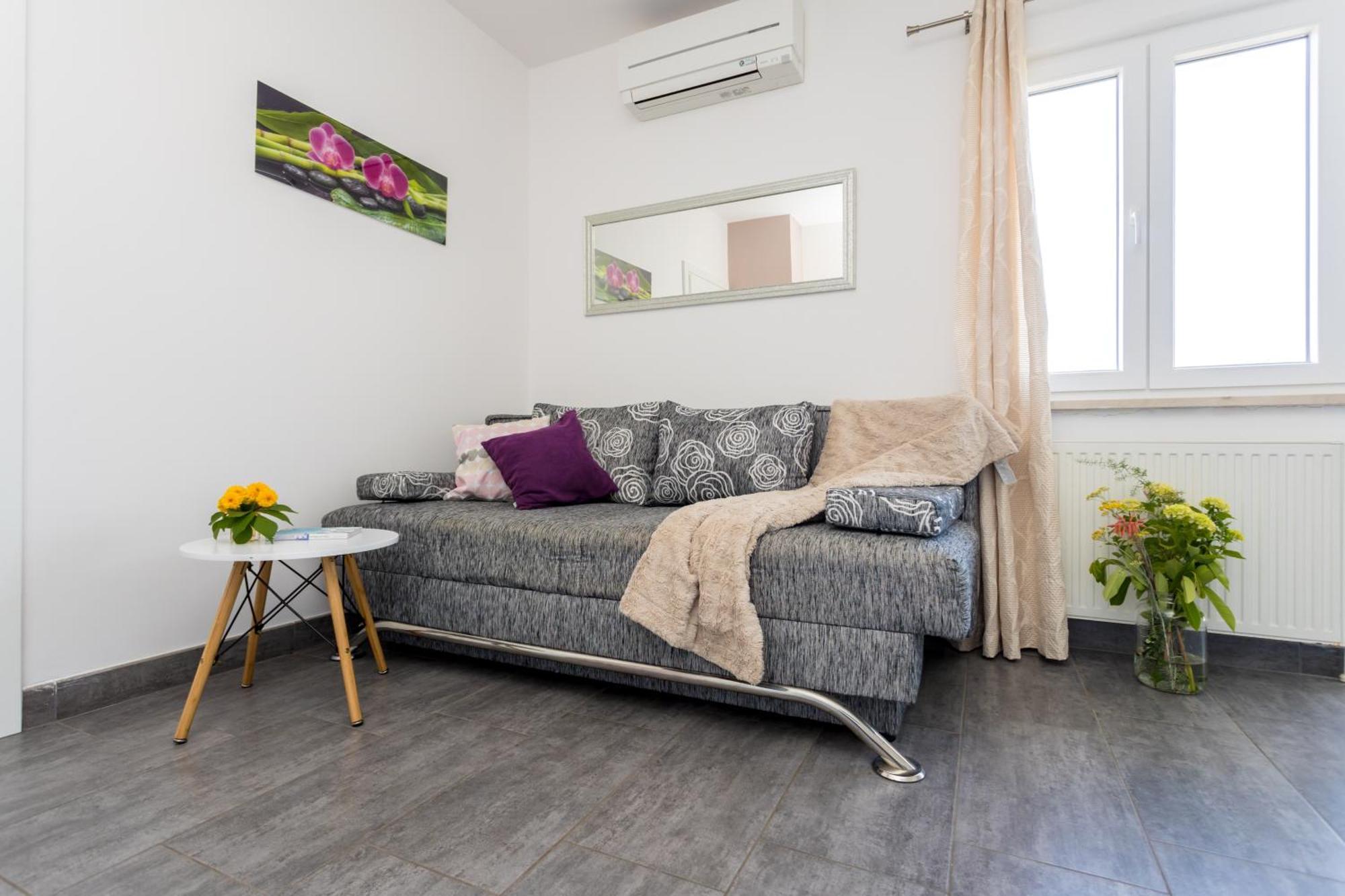 Apartments And Rooms Kod Keti Малинска Екстериор снимка