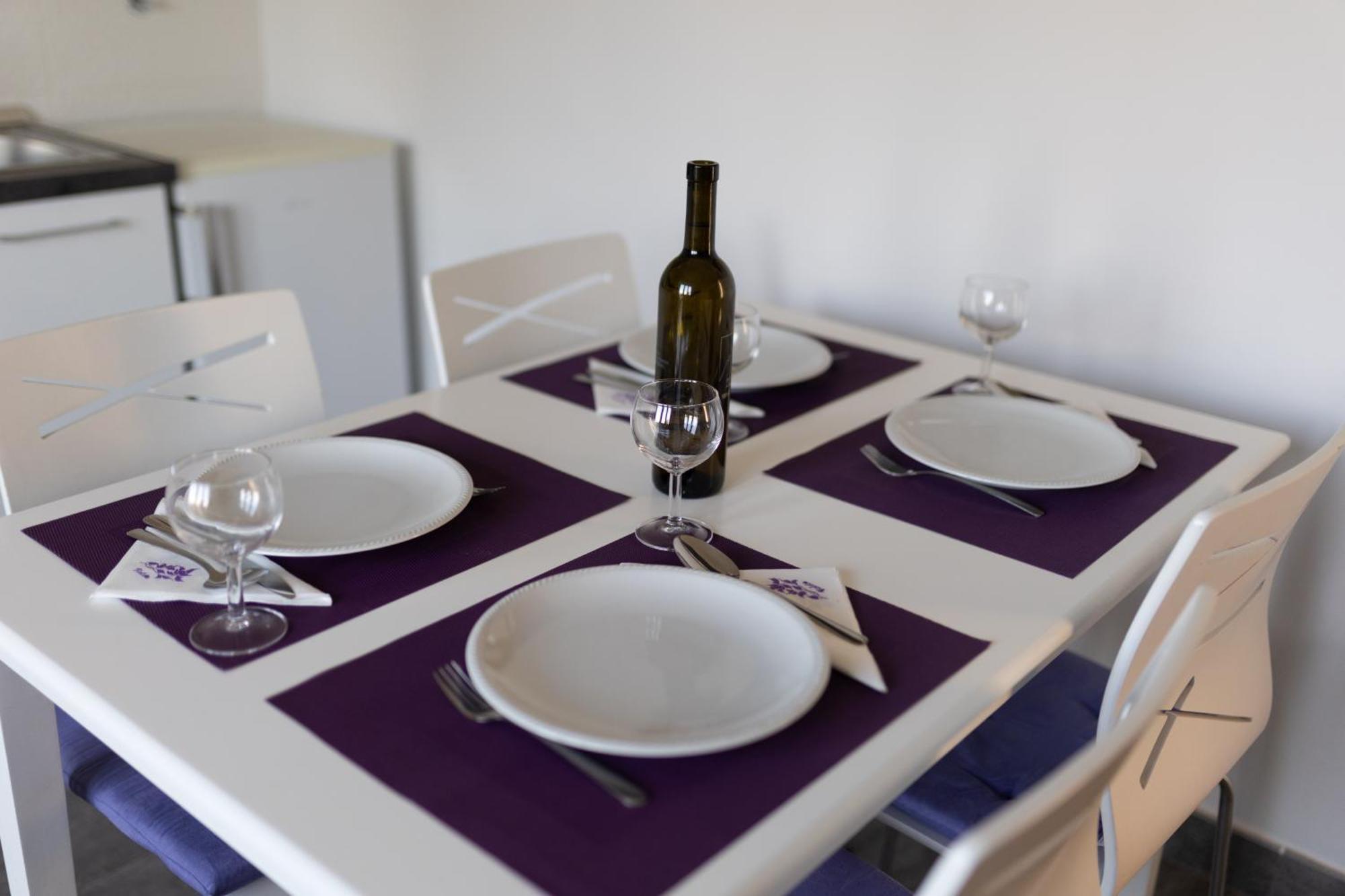 Apartments And Rooms Kod Keti Малинска Екстериор снимка