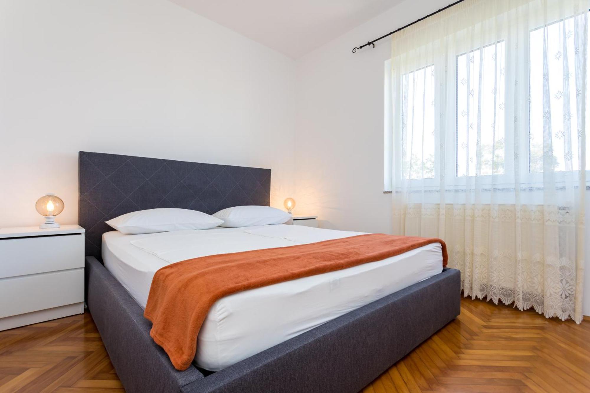 Apartments And Rooms Kod Keti Малинска Екстериор снимка