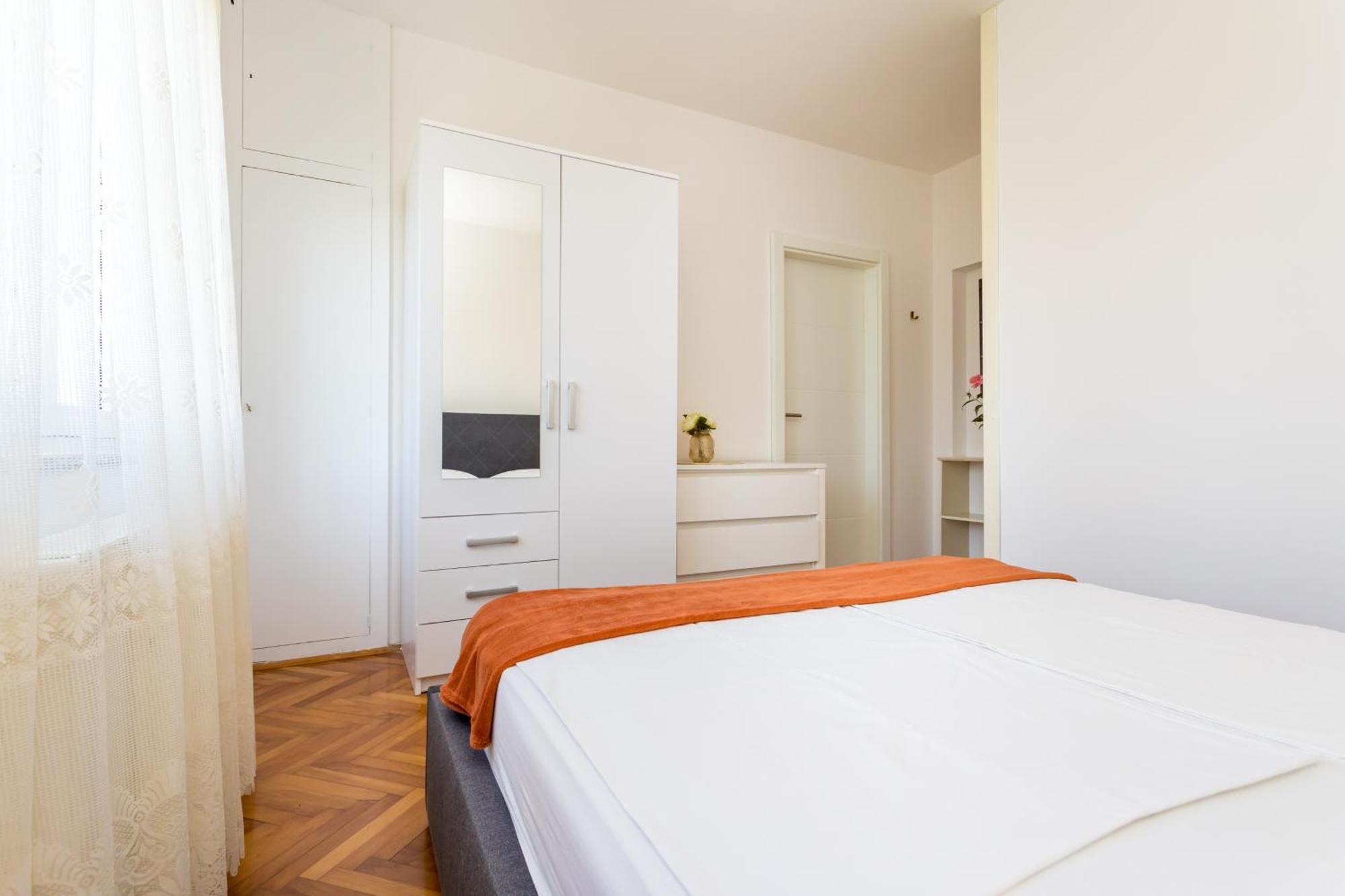 Apartments And Rooms Kod Keti Малинска Екстериор снимка