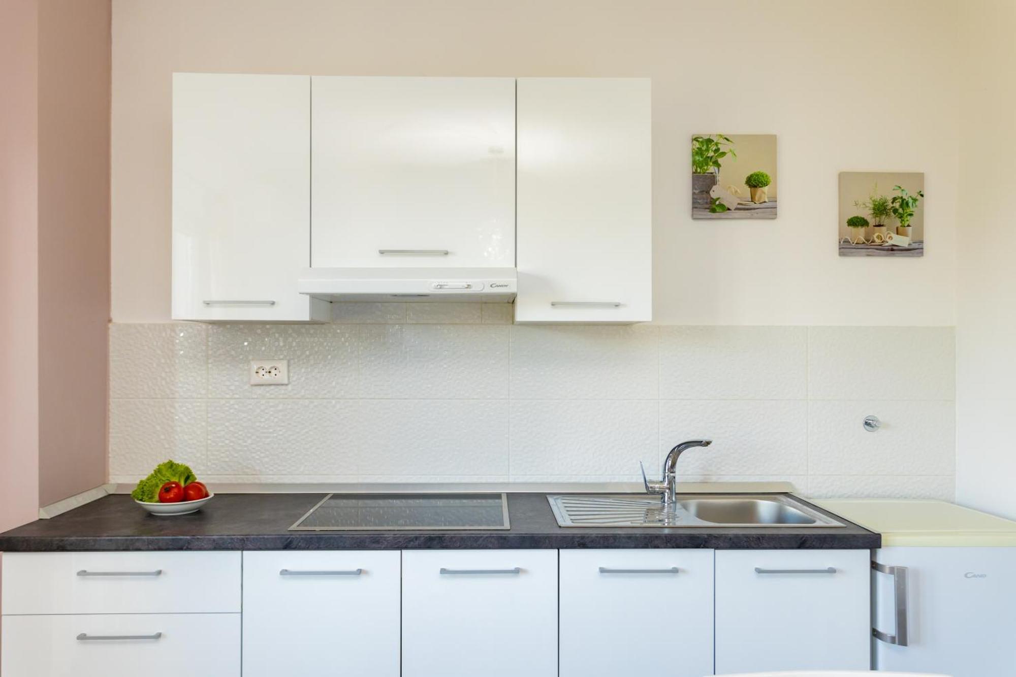 Apartments And Rooms Kod Keti Малинска Екстериор снимка