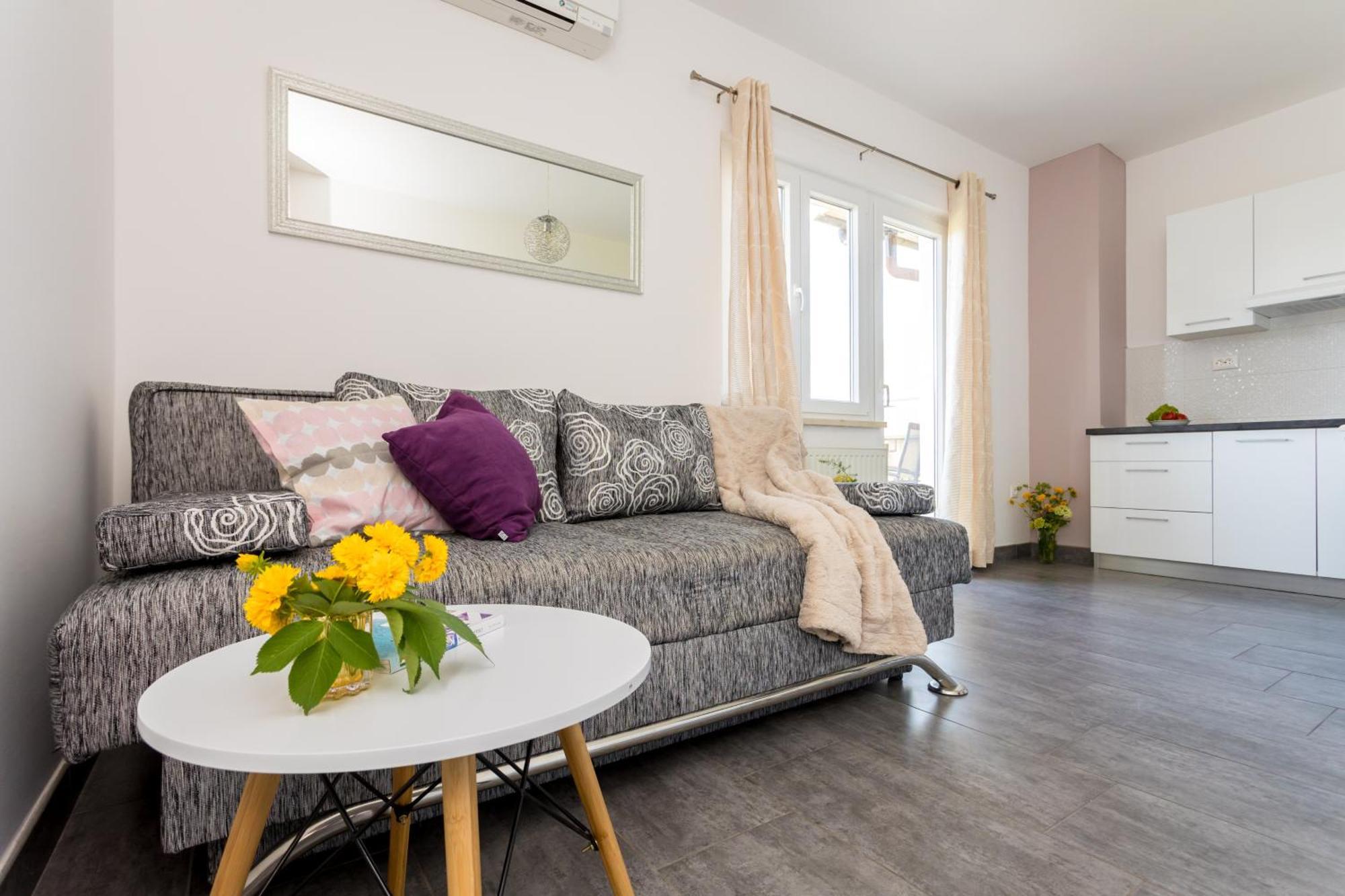 Apartments And Rooms Kod Keti Малинска Екстериор снимка