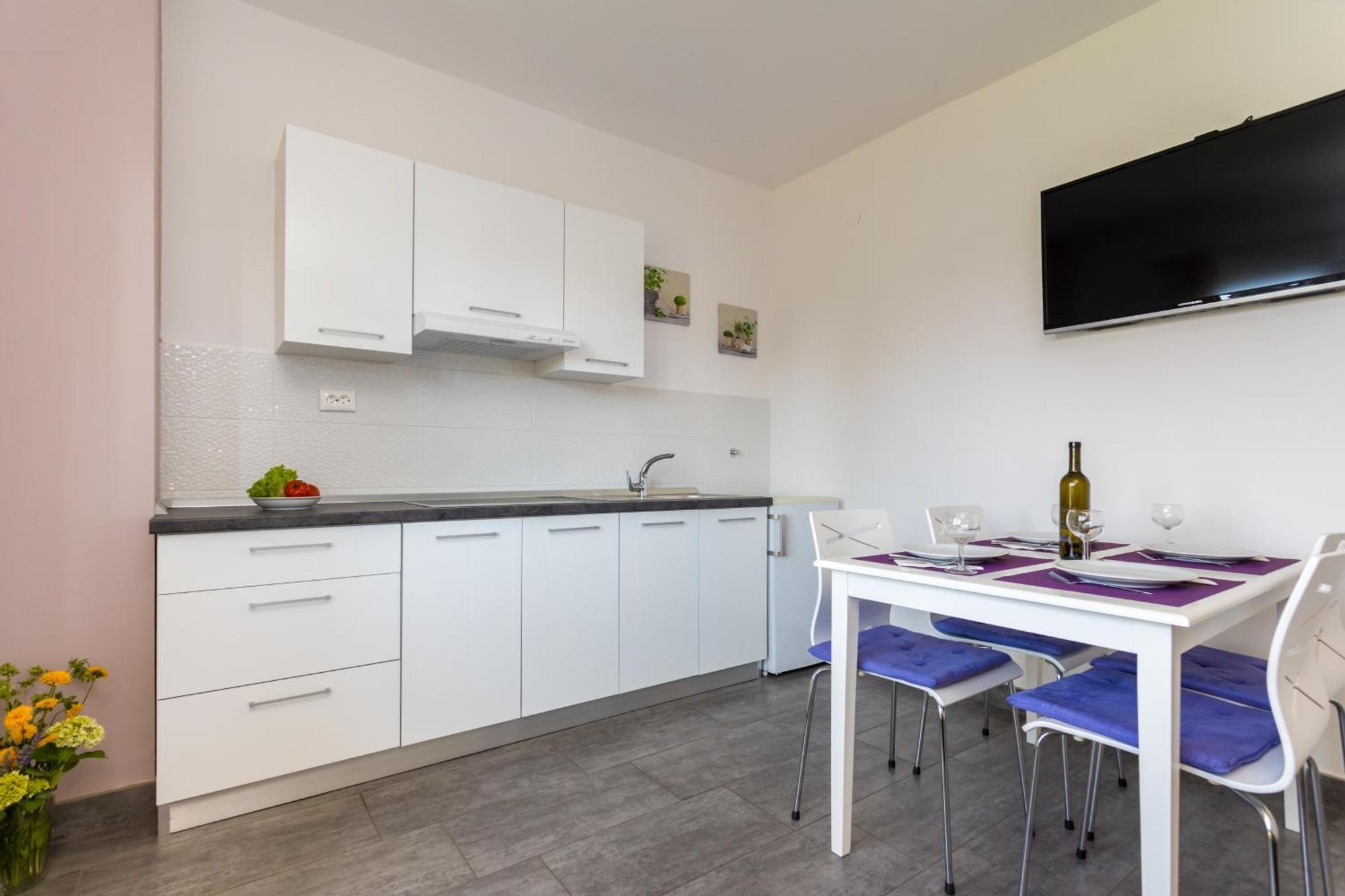 Apartments And Rooms Kod Keti Малинска Екстериор снимка