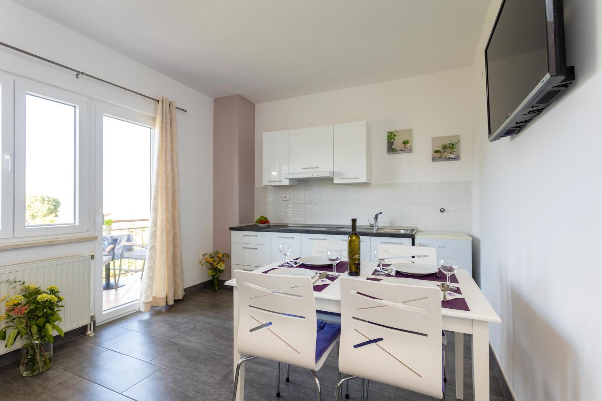 Apartments And Rooms Kod Keti Малинска Екстериор снимка