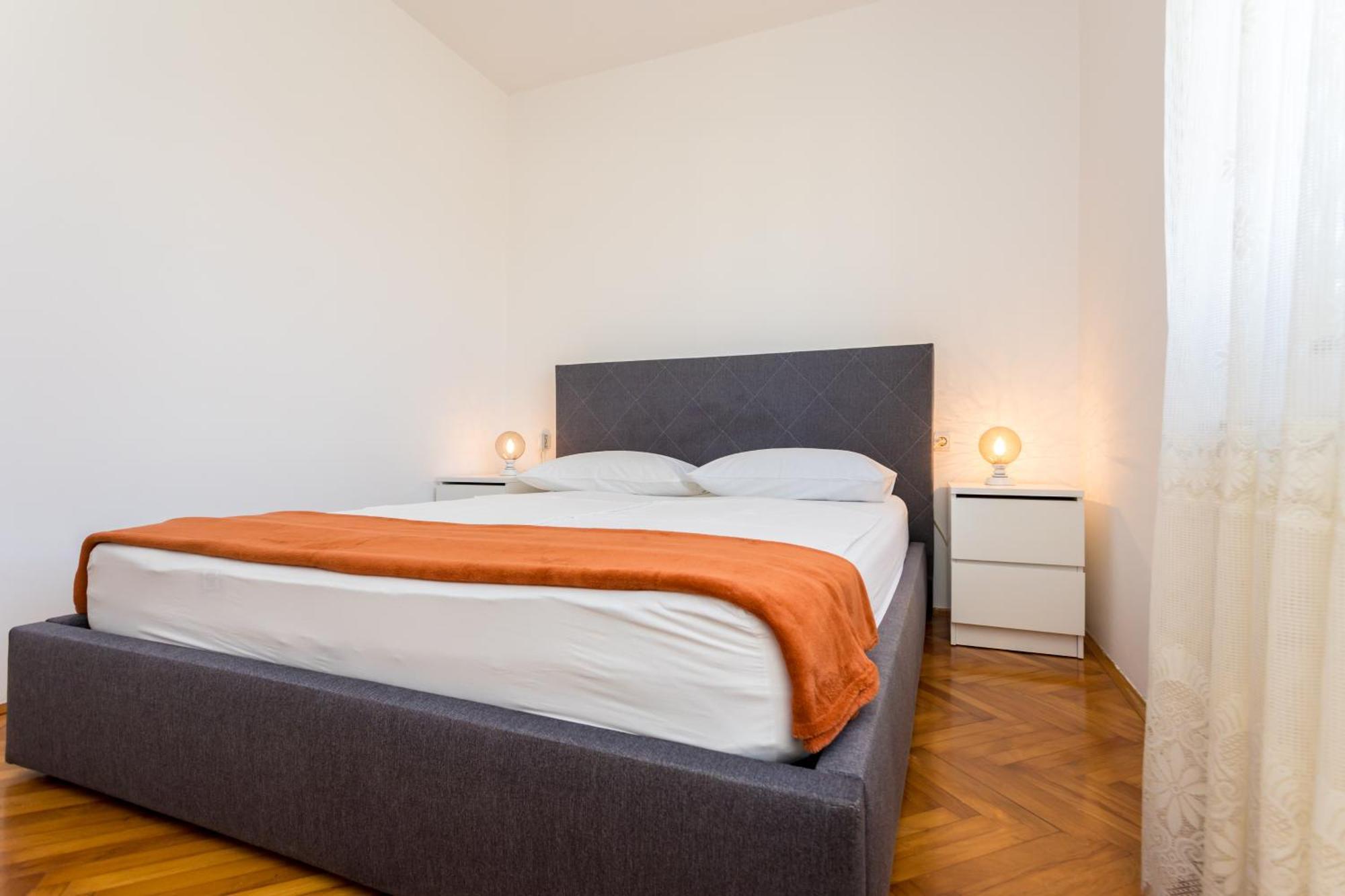 Apartments And Rooms Kod Keti Малинска Екстериор снимка