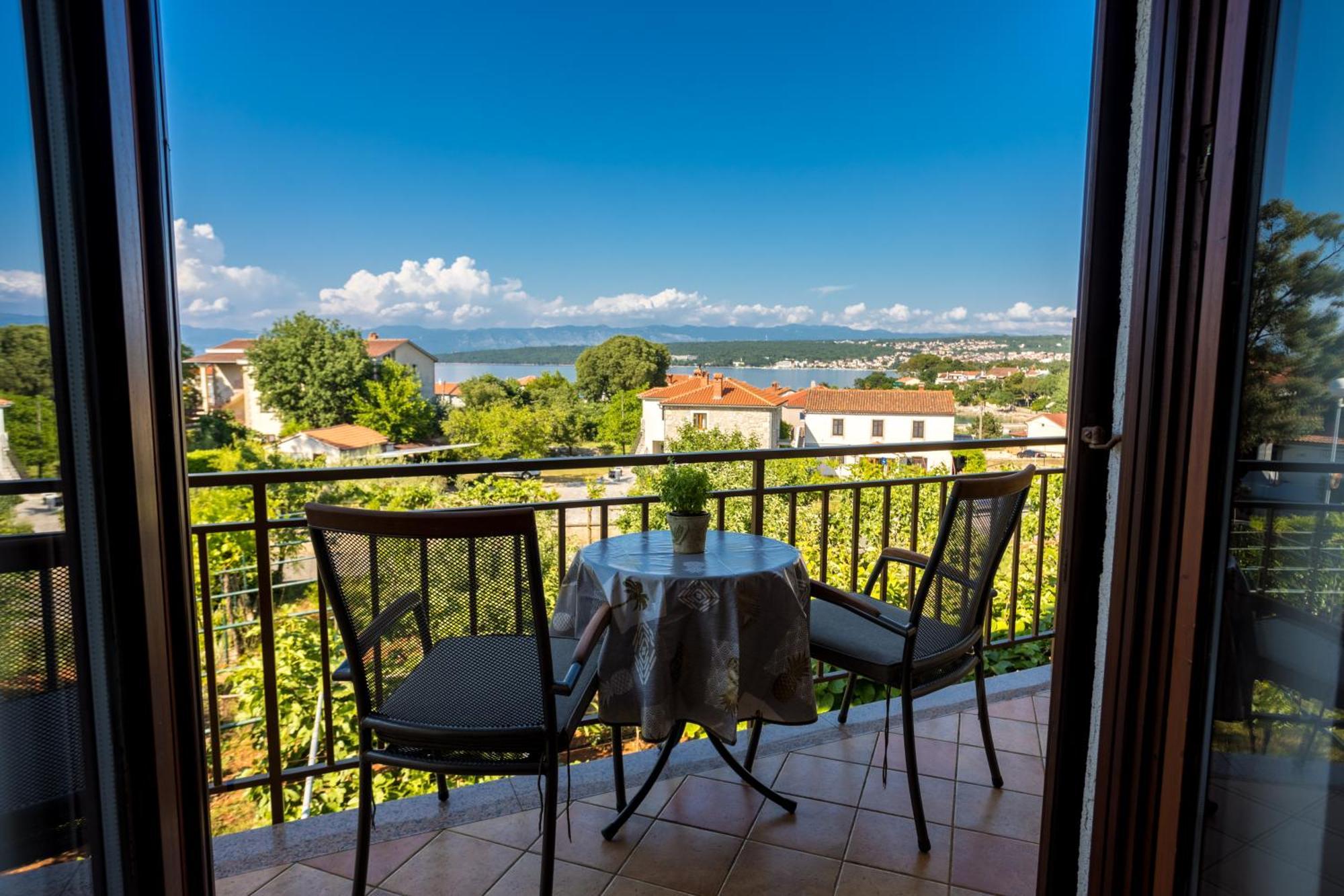 Apartments And Rooms Kod Keti Малинска Екстериор снимка
