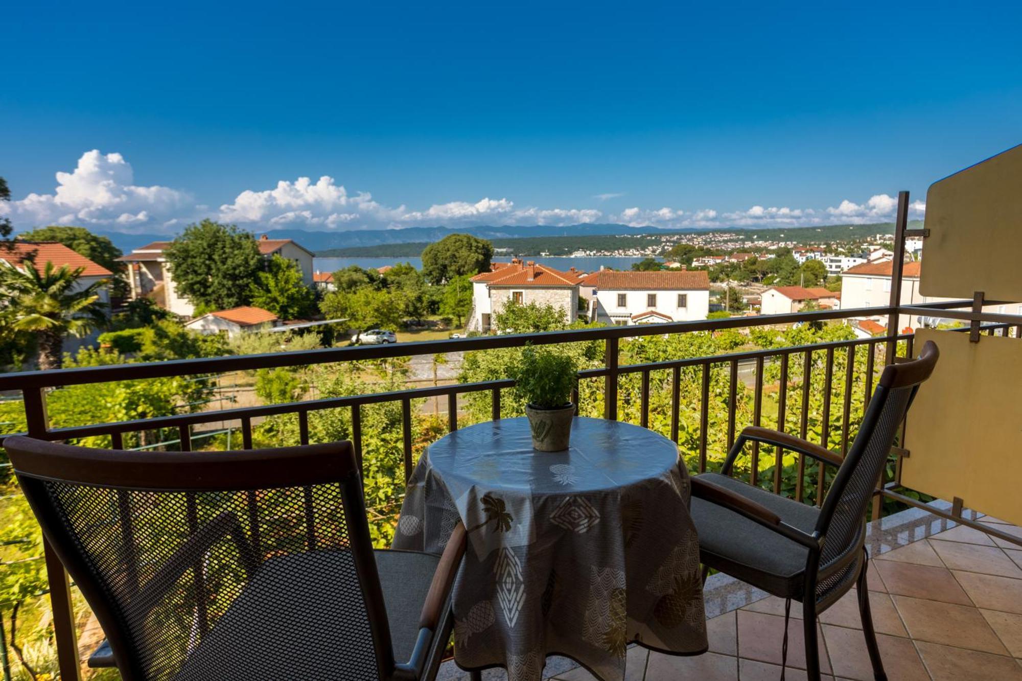 Apartments And Rooms Kod Keti Малинска Екстериор снимка