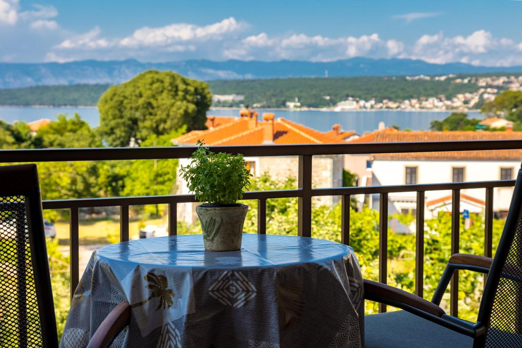 Apartments And Rooms Kod Keti Малинска Екстериор снимка