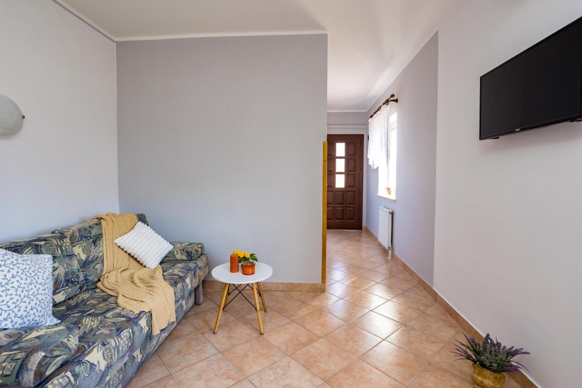 Apartments And Rooms Kod Keti Малинска Екстериор снимка
