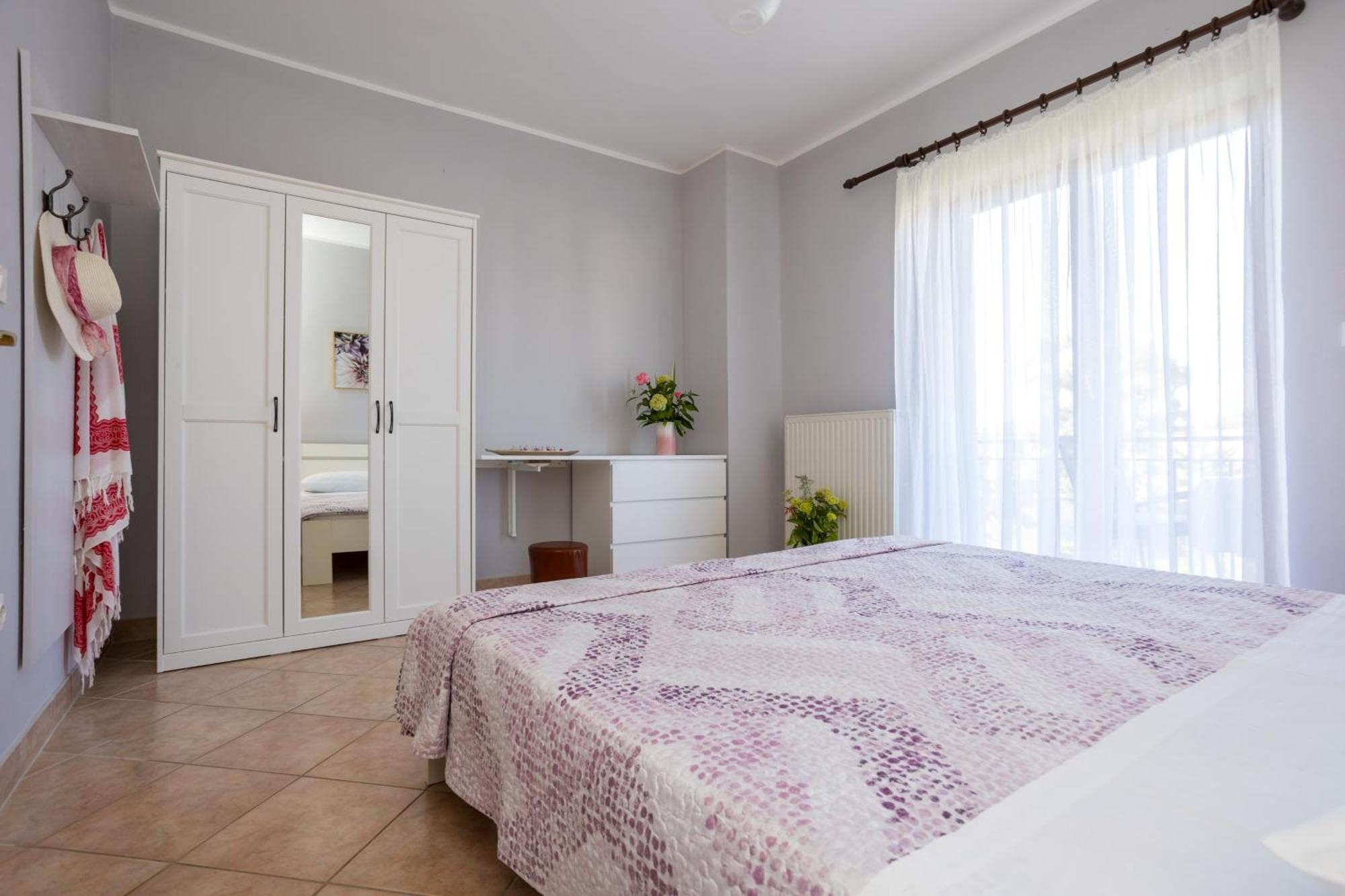 Apartments And Rooms Kod Keti Малинска Екстериор снимка