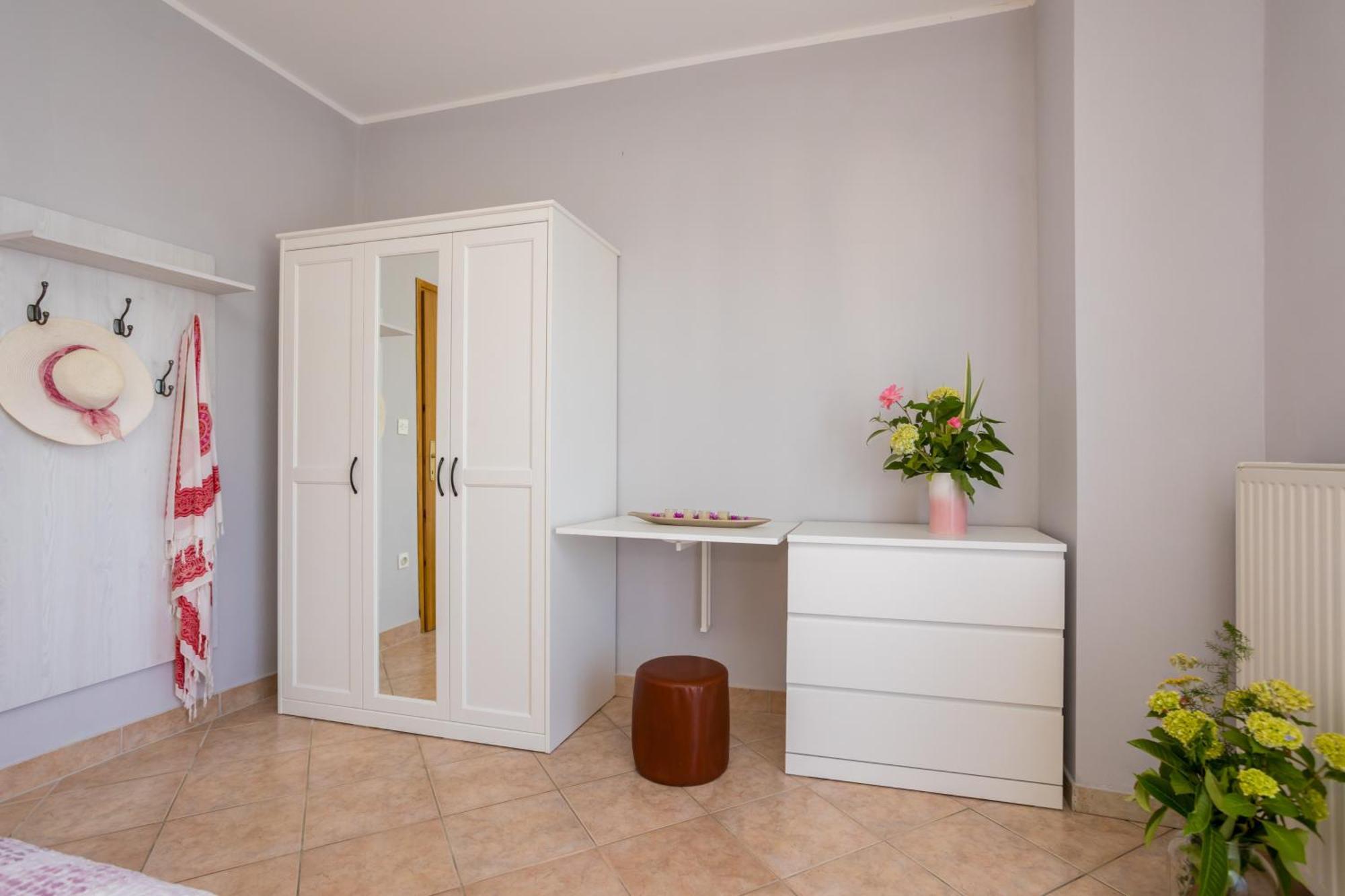 Apartments And Rooms Kod Keti Малинска Екстериор снимка