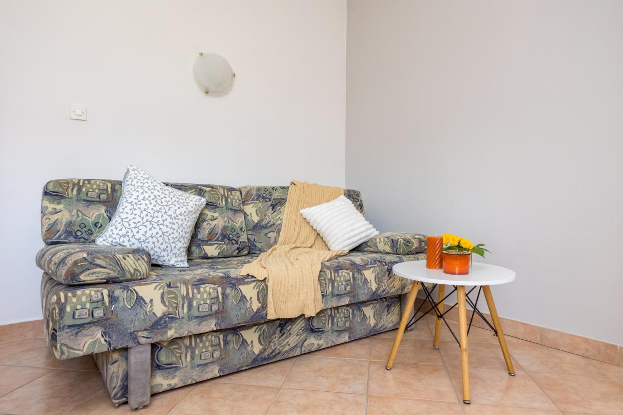 Apartments And Rooms Kod Keti Малинска Екстериор снимка
