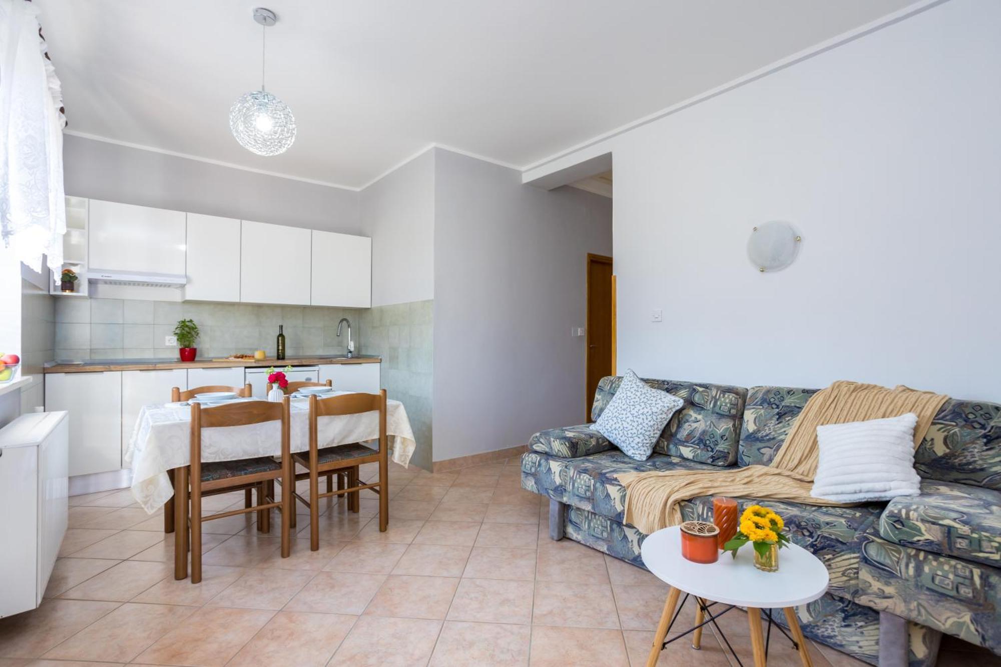 Apartments And Rooms Kod Keti Малинска Екстериор снимка